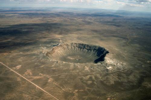 Cráter provocado por un meteorito de 50 metros en Arizona, EU. Las deformaciones descritas en el nuevo trabajo pueden haber sido cientos de veces mayores.