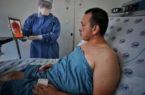 En el Hospital Juárez se pusieron en práctica videollamadas para que el personal del área de sicología apoyara a enfermos de Covid-19.