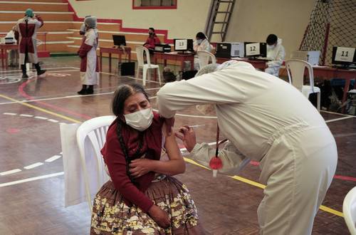 Inicio de la campaña de “Mega vacunación” ayer en la Paz, Bolivia.