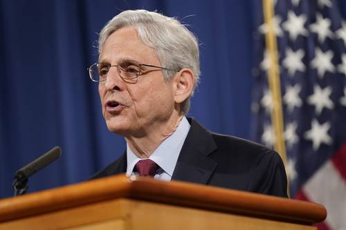 El fiscal general de Estados Unidos, Merrick Garland (en imagen de archivo), revirtió ayer políticas que llevaban años en el Departamento de Justicia y prohibió a fiscales obtener información de periodistas en investigaciones sobre datos filtrados, con algunas excepciones.