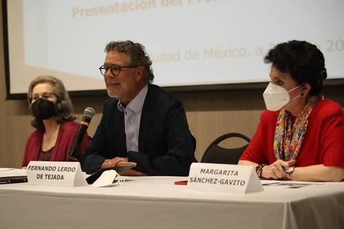 Los priístas Jarmila Olmedo, Fernando Lerdo de Tejada y Margarita Sánchez-Gavito, durante la conferencia de prensa para presentar a su agrupación.
