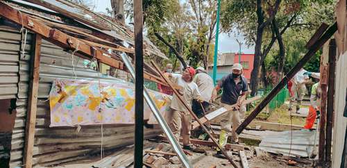 El campamento irregular que se asentaba en la calle Clave de la colonia Vallejo fue retirado por personal de la alcaldía Gustavo A. Madero. Las viviendas precarias estaban ubicadas frente a la primaria La Prensa, lo cual dificultaba el ingreso y la salida de estudiantes.