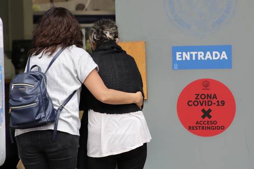 La demanda de camas generales para pacientes Covid creció entre miércoles y jueves a 36%. En la imagen, la entrada de Urgencias del Hospital de Nutrición.