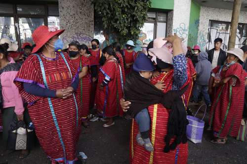 Agreden a triquis que bloqueaban carretera en Oaxaca; cuatro heridos