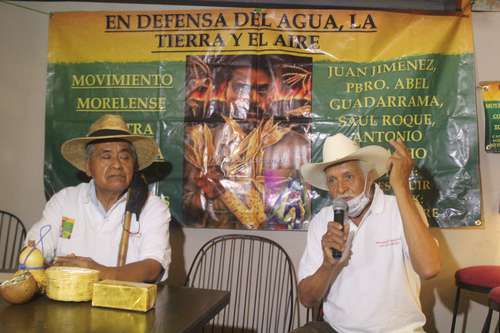 En conferencia de prensa realizada en un restaurante de Cuernavaca, Morelos, integrantes del Movimiento contra la Minería Tóxica por Metales exigieron ayer a los tres niveles de gobierno detener los trabajos de exploración de la mina canadiense Álamos Gold en Xochicalco para evitar daños al medio ambiente.