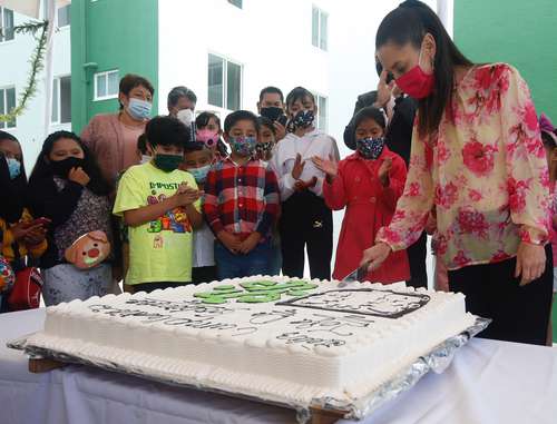 La jefa de Gobierno, Claudia Sheinbaum, visitó el desarrollo de viviendas populares San Antonio 118, en la colonia Agua Bendita.