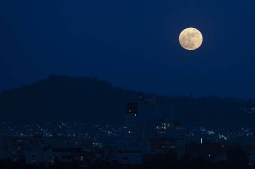 s Este sobrenombre al satélite proviene de las culturas precolombinas y se debe a las tormentas eléctricas frecuentes en esta época del año en el hemisferio norte.