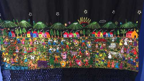 Ensueños en hilo de 10 lenguas: textiles del Gran Premio Fonart representa, entre otros idiomas originales, el chinanteco, el nahua, el purépecha y el amuzgo.