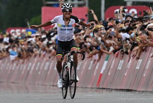Richard Carapaz venía de quedar tercero en el Tour de Francia y ahora se corona en Tokio.