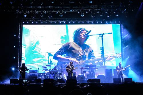 Caifanes durante su concierto en la curva 4 del Autódromo Hermanos Rodríguez.