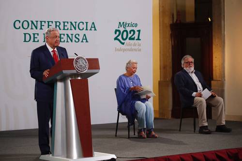 El presidente Andrés Manuel López Obrador exhortó al SNTE a impulsar la reapertura de las aulas y remontar el atraso educativo.