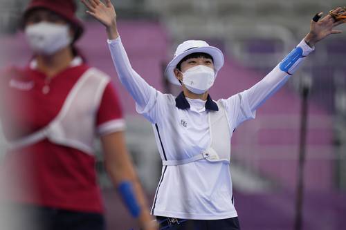 Pese a las críticas por su cabello corto, la sudcoreana An San logró su tercera medalla de oro en Tokio para ser la reina del tiro con arco al vencer en la final a Elena Osipova, del Comité Olímpico Ruso, en flecha de desempate.