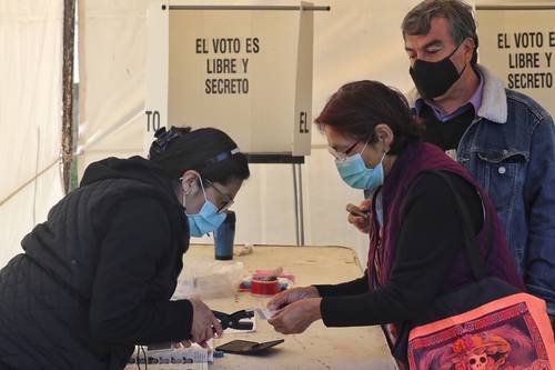 Muchos de los que acudieron a las urnas fueron adultos mayores.