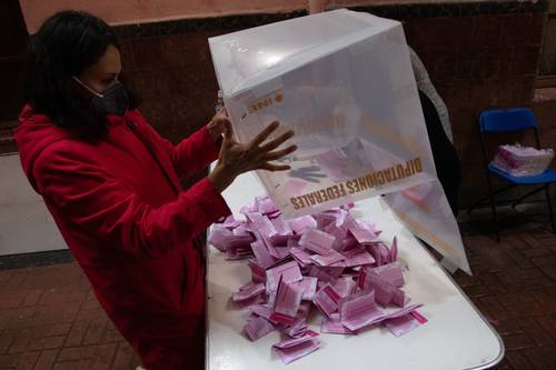 Las mesas receptoras cerraron ayer en punto de las 6 de la tarde.