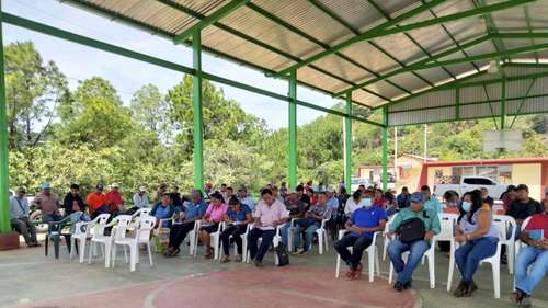 Asamblea en el poblado de El Parotillo, municipio de Ayutla de los Libres, Guerrero, en contra de Alfredo Sánchez, diputado de Morena, a quien desconocen como ciudadano indígena.