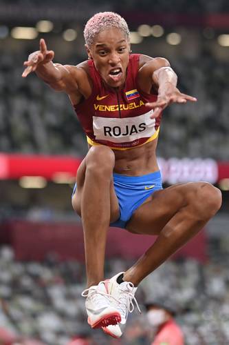  Yulimar Rojas es la primera mujer de su país que se consagra campeona en unos Olímpicos. Foto Afp