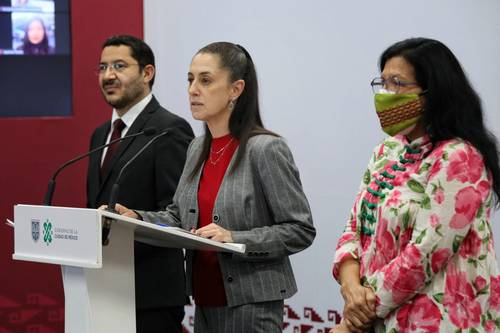La jefa de Gobierno, Claudia Sheinbaum; el secretario de Gobierno, Martí Batres, y la ombudsperson capitalina, Nashieli Ramírez, en conferencia de prensa.