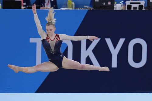 Jade Carey, de 21 años, se recuperó de su decepcionante participación en salto para quedarse con el título, el cual no pudo refrendar Biles.