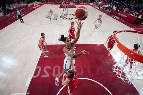 A’ja Wilson destacó en el partido que dio el oro a Estados Unidos ante Japón.