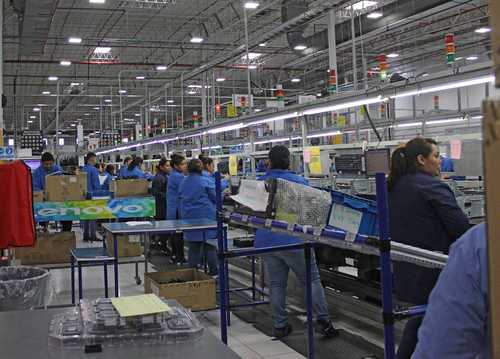 Las manufacturas continuarán siendo afectadas por los cuellos de botella en las cadenas globales de producción, lo que se ve reflejado en la falta de insumos. En este entorno, la aprobación de nuevos paquetes de ayuda por parte de Estados Unidos podrá brindar un mayor impulso al sector manufacturero nacional.