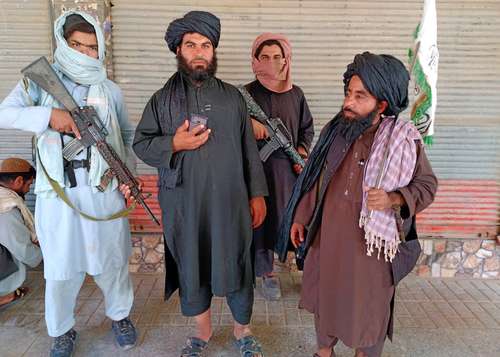 Talibanes ayer en Farah, capital de la provincia del mismo nombre.