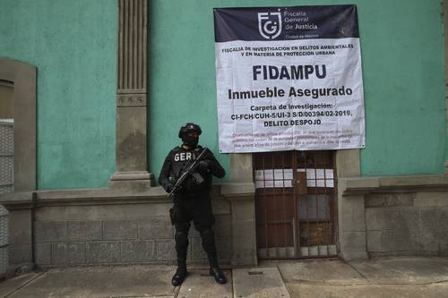 Agentes de la FGJ también recuperaron un inmueble invadido en la calle Manuel Tolsa.