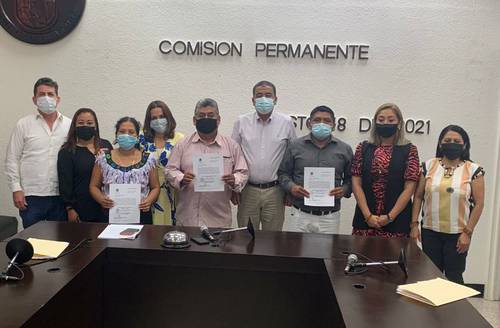 Integrantes del concejo municipal de Pantelhó rindieron protesta ayer en el Congreso de Chiapas, con sede en Tuxtla Gutiérrez, para los cargos de presidente, Pedro Cortés López; regidora, Sandra Luz Gutiérrez Cruz, y concejal síndico, Miguel Hernández Pérez.