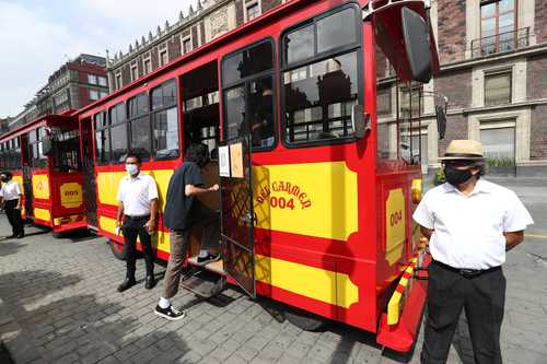 Ayer empezó a dar servicio la ruta turística del tranvía que lleva a los usuarios por diferentes lugares históricos de la época prehispánica.