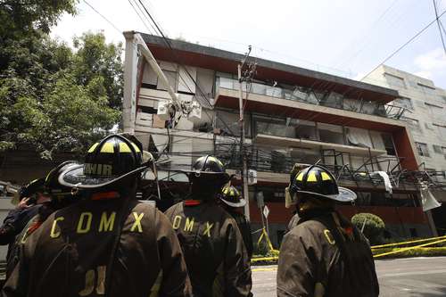 La explosión dejó al descubierto el material con el que se construyó el edificio.