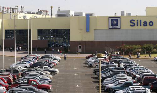 Luego de una jornada de 34 horas de votaciones en la planta ensambladora de General Motors en Silao, 54% de los 5 mil 876 trabajadores que participaron dijeron “no” a mantener el contrato colectivo de la CTM.