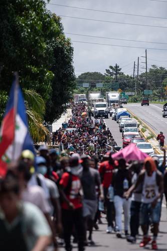 El promedio de espera para las citas que ofrecen instituciones como la Comisión Mexicana de Ayuda a Refugiados es de alrededor de tres meses, lo que obliga a los extranjeros a buscar alternativas de subsistencia en la ciudad fronteriza, lo cual agrava el problema, pues el margen de movilidad queda limitado.