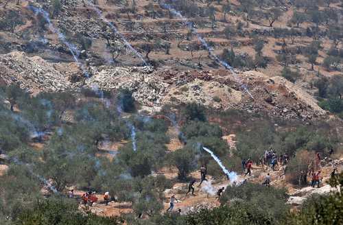 Habitantes de Beita son dispersados con gas lacrimógeno, en el mejor de los casos, luego de incomodar a colonos israelíes y ahora a soldados que los sustituyen.