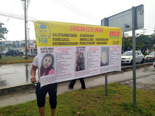 Las menores Chelsea y Britany Schiavon Cardoso, asi como Vanessa Alesandra Cal, fueron vistas por última vez el jueves en el centro comercial Mi Plaza Héroes, en Cancún.