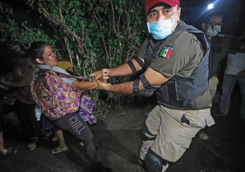 El operativo de ayer en Huixtla duró unas ocho horas y hubo al menos un centenar de personas detenidas.