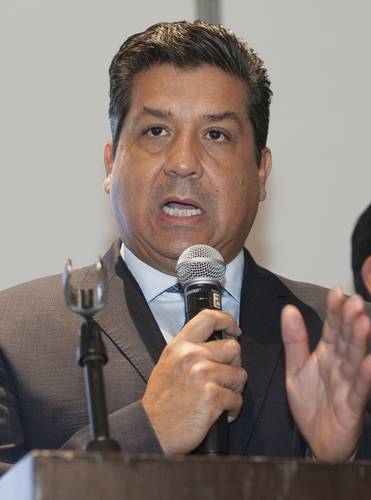 El mandatario Francisco García Cabeza de Vaca tiene en su contra una orden de captura por lavado de dinero. En la imagen, el funcionario en una conferencia de 2018.