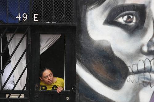 Mirada de mujeres en un barrio capitalino.