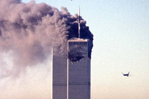  Imagen de archivo del segundo avión comercial que fue secuestrado y se enfila a las Torres Gemelas. Foto Afp