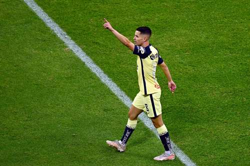 El americanista Álvaro Fidalgo celebró de manera serena el gol de maestro que logró contra Mazatlán para inaugurar el marcador en el estadio Azteca.