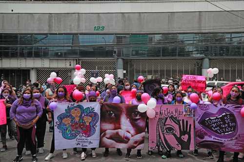 En las erogaciones para la igualdad están incluidos 12 programas prioritarios del gobierno. En la imagen, protesta afuera de los juzgados en Dr. Lavista el 13 de julio pasado.