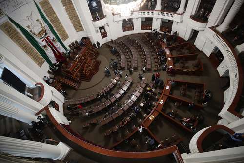 El día primero se instaló la segunda legislatura del Congreso local, en la que se entregó el tercer Informe de actividades de la jefa de Gobierno, Claudia Sheinbaum, y se eligió la mesa directiva.