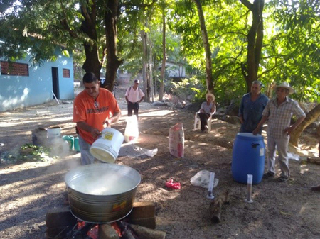 Preparación de bioinsumos. Rosa Guadalupe Montejo