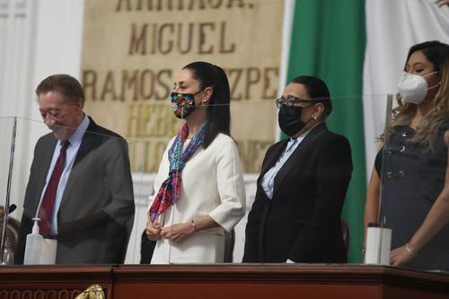 Héctor Díaz Polanco y Rosa Icela Rodríguez flanquearon a la jefa de Gobierno en su Informe.