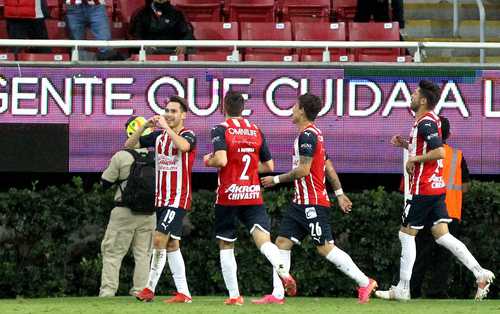 Con gol agónico de Angulo, el Guadalajara consiguió la victoria en el estadio Akron.