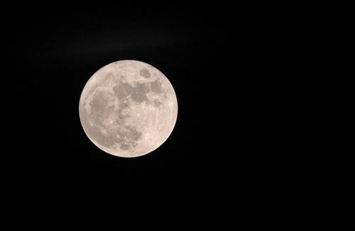 La también llamada “luna de la cosecha” marca el inicio de la recolección de los cultivos de maíz y frijol, según una antigua tradición de los indígenas de América.