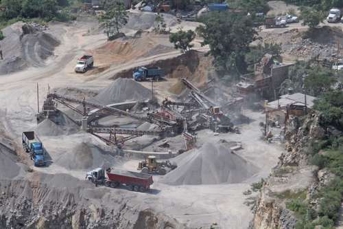 Las detonaciones que se realizan en una mina perteneciente a la empresa Triturados No Metálicos de Xiutepec han dañado las casas de por lo menos 18 familias que radican en las cercanías del cerro Piedras Preciosas, en la colonia Vista Hermosa, municipio de Jiutepec.