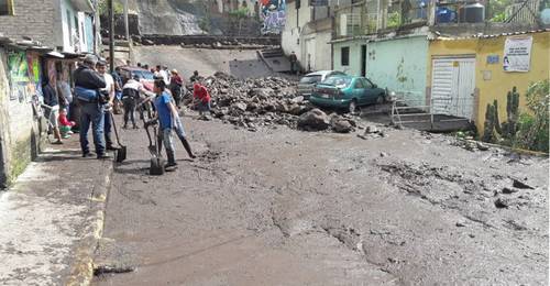 La Agencia de Protección Sanitaria del Gobierno de la Ciudad de México realizó visitas de evaluación sanitaria en la colonia Chalma de Guadalupe, en Gustavo A. Madero, donde recientemente ocurrió un deslave debido a las lluvias. Al respecto, emitió recomendaciones de saneamiento básico en casas habitación y establecimientos mercantiles.