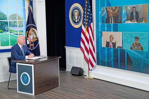 El presidente Joe Biden participó ayer en la cumbre sobre el Covid-19 realizada en video desde el auditorio de la Casa Blanca.