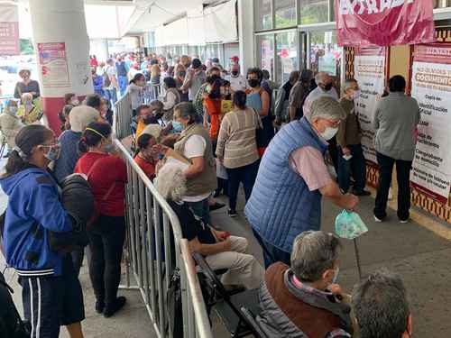 Aunque la dependencia sólo atendió a mayores de 68 años, también acudieron personas de 65 o más.