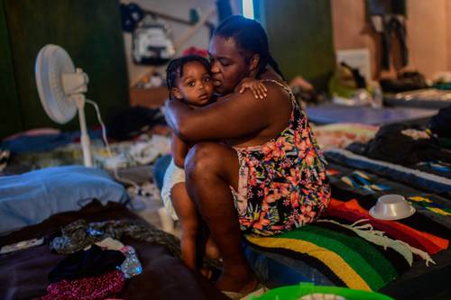 Los indocumentados que permanecían en un campamento a orillas del río Bravo ya fueron reubicados en un refugio.