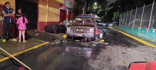 Toneladas de desechos que la gente arroja al río San Borja taparon desfogues y eso ocasionó que el agua negra saliera por los registros en la colonia Las Golondrinas.